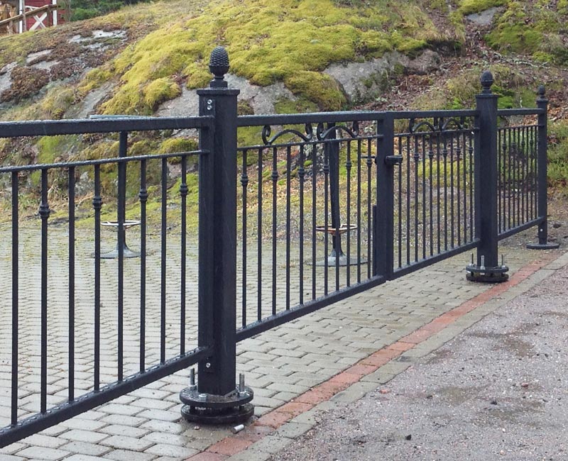 Metalliset aidat ja portit
